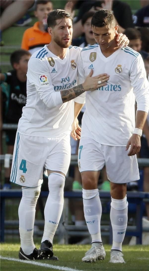 رونالدو وراموس وسط لاعبي ريال مدريد