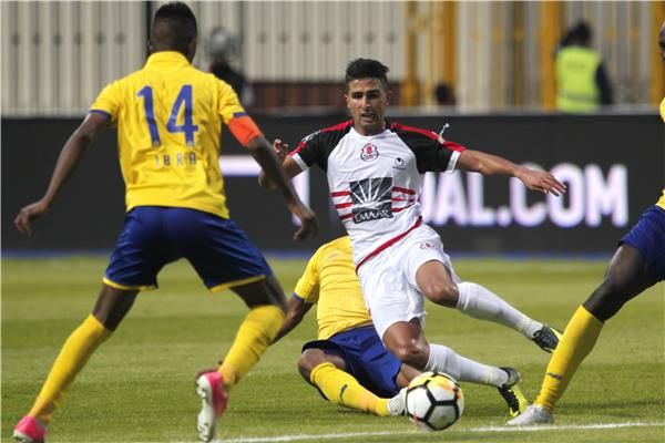 إبراهيم غالب (يسار)