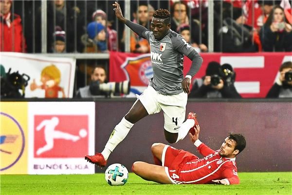 من لقاء بايرن ميونخ وأوجسبورج 