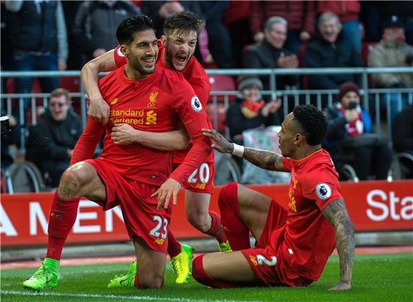 لالانا مع زملائه