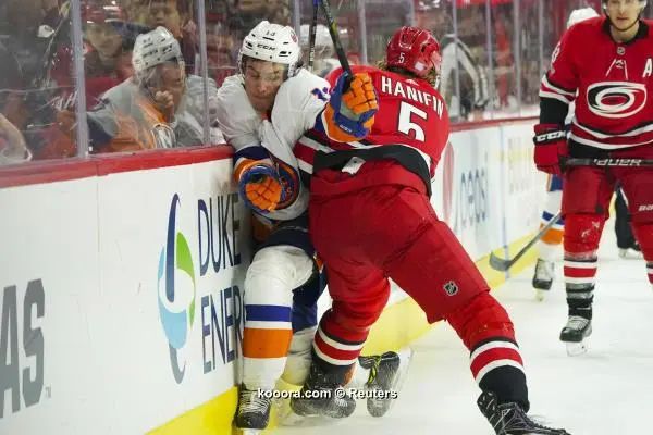 ?i=reuters%2f2017-11-20%2f2017-11-20t011356z_1324940272_nocid_rtrmadp_3_nhl-new-york-islanders-at-carolina-hurricanes_reuters