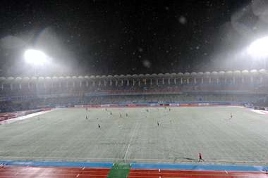 الثلج غطى استاد تودوروكي بشكل كامل