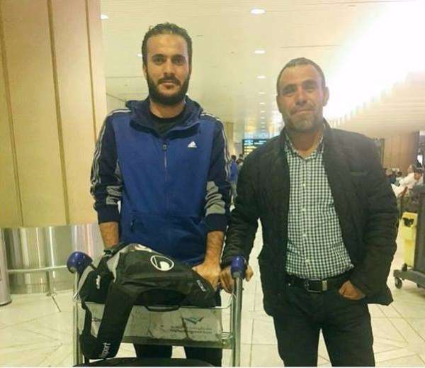  نور الدين بورقيبة (يمين)