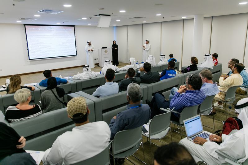 جانب من الاجتماع مع مديري وممثلي الفرق 