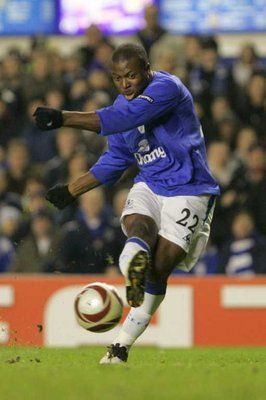 ياكوبو أييجبيني بقميص إيفرتون 