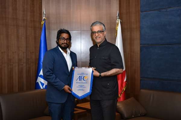 الشيخ سلمان بن إبراهيم مع بسام عبد الجليل