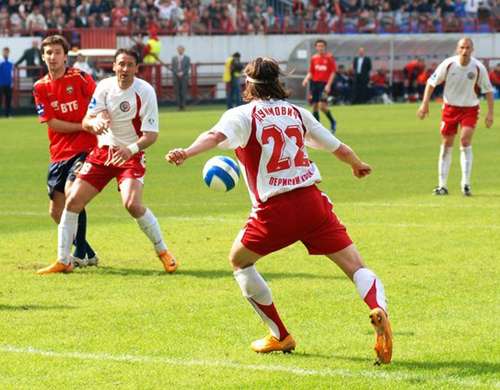 مشهد من مباراة الفريقين في لقاء الإياب الموسم الماضي