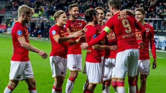 فرحة لاعبي ألكمار 