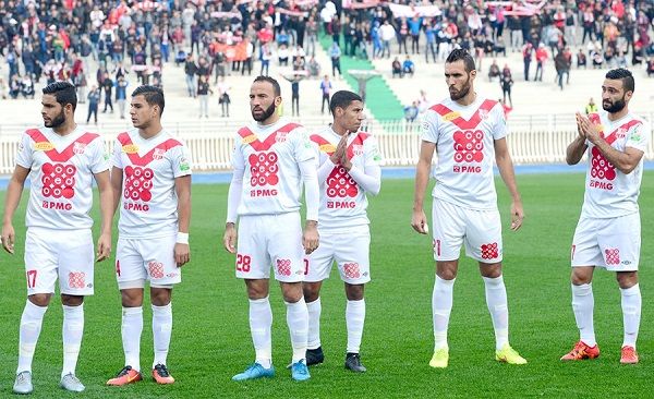 عبد الله شبيرة (يمين الصورة)