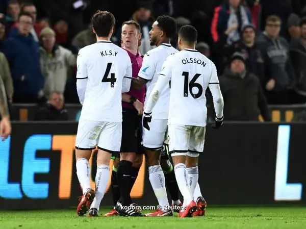 ?i=reuters%2f2017-11-25%2f2017-11-25t163706z_431805973_rc1d0fc5b2f0_rtrmadp_3_soccer-england-swa-bou_reuters