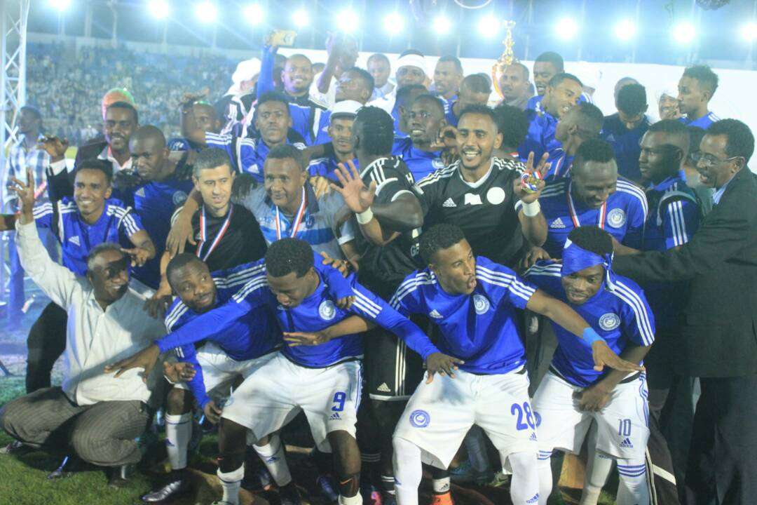 فرحة لاعبي الهلال بالتتويج بالدوري