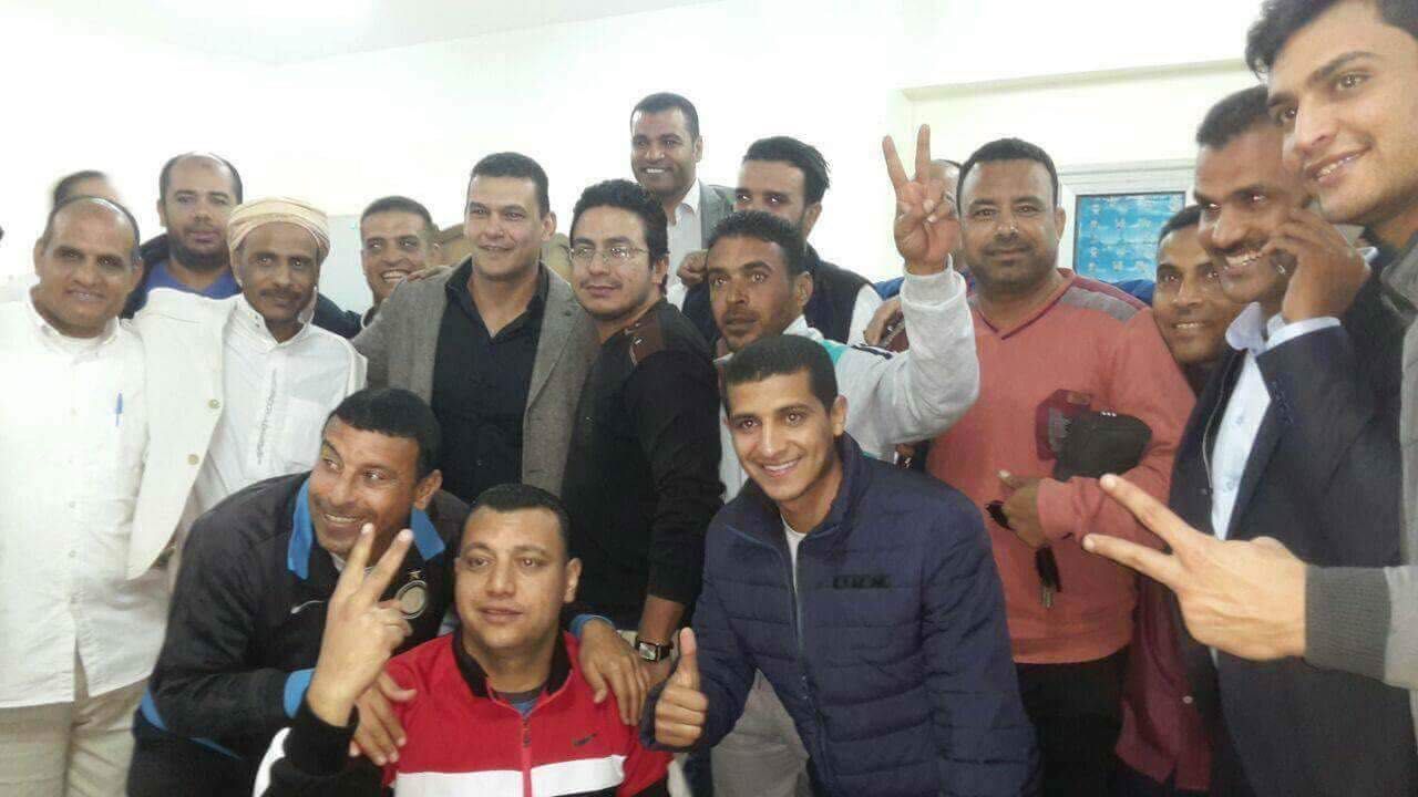 عبد الواحد السيد مع أنصاره