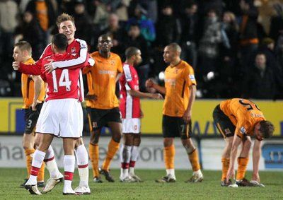 بيندتنر يحتفل بعد تسجيله هدف الفوز للارسنال