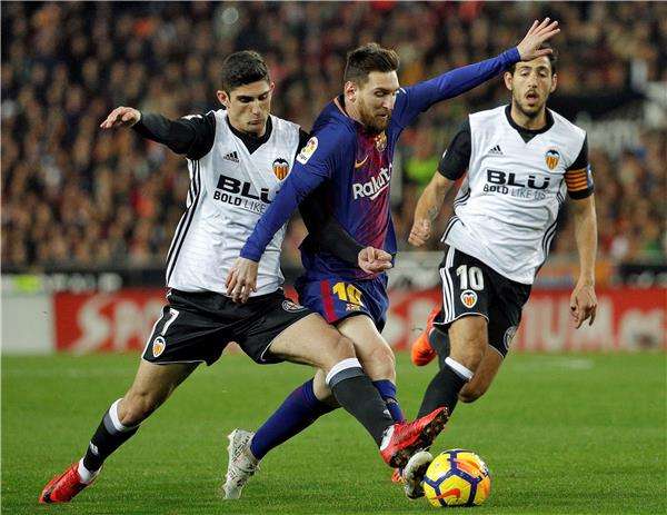 من لقاء فالنسيا وبرشلونة