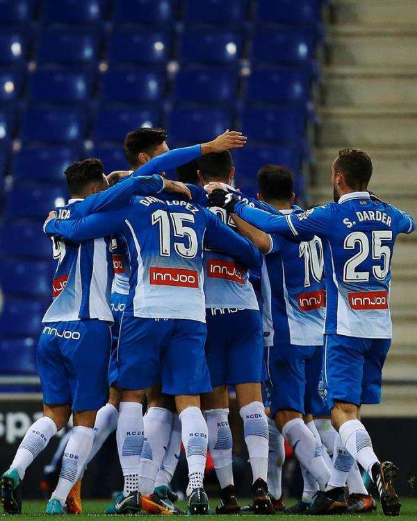 فرحة لاعبي إسبانيول