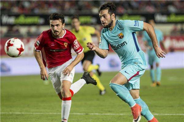 جانب من لقاء الذهاب بين الفريقين