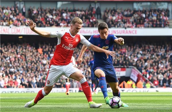 جانب من مواجهة سابقة بين مانشستر يونايتد وأرسنال