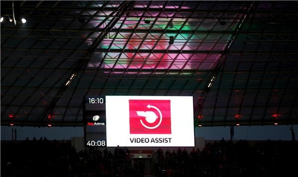 تقنية الفيديو تطرد لاعب ليفركوزن