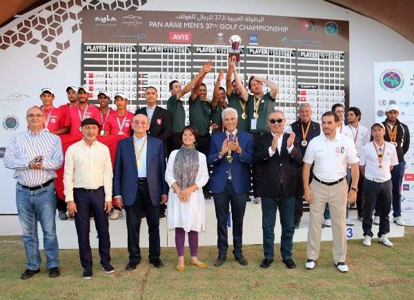 الفائزون فوق منصات التتويج