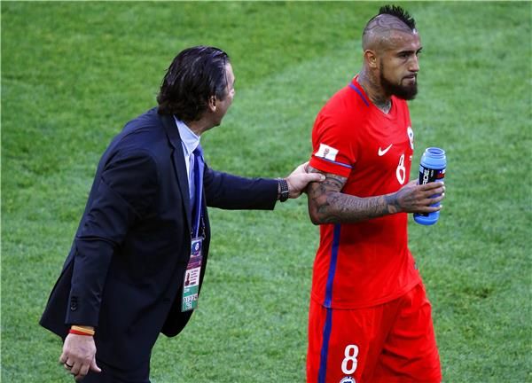 أرتورو فيدال وأنطونيو بيتزي