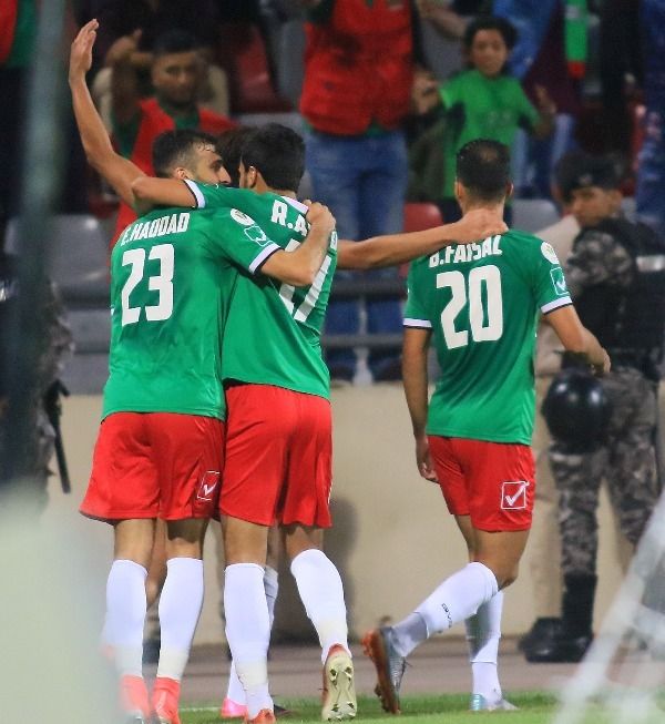 الوحدات في الصدارة