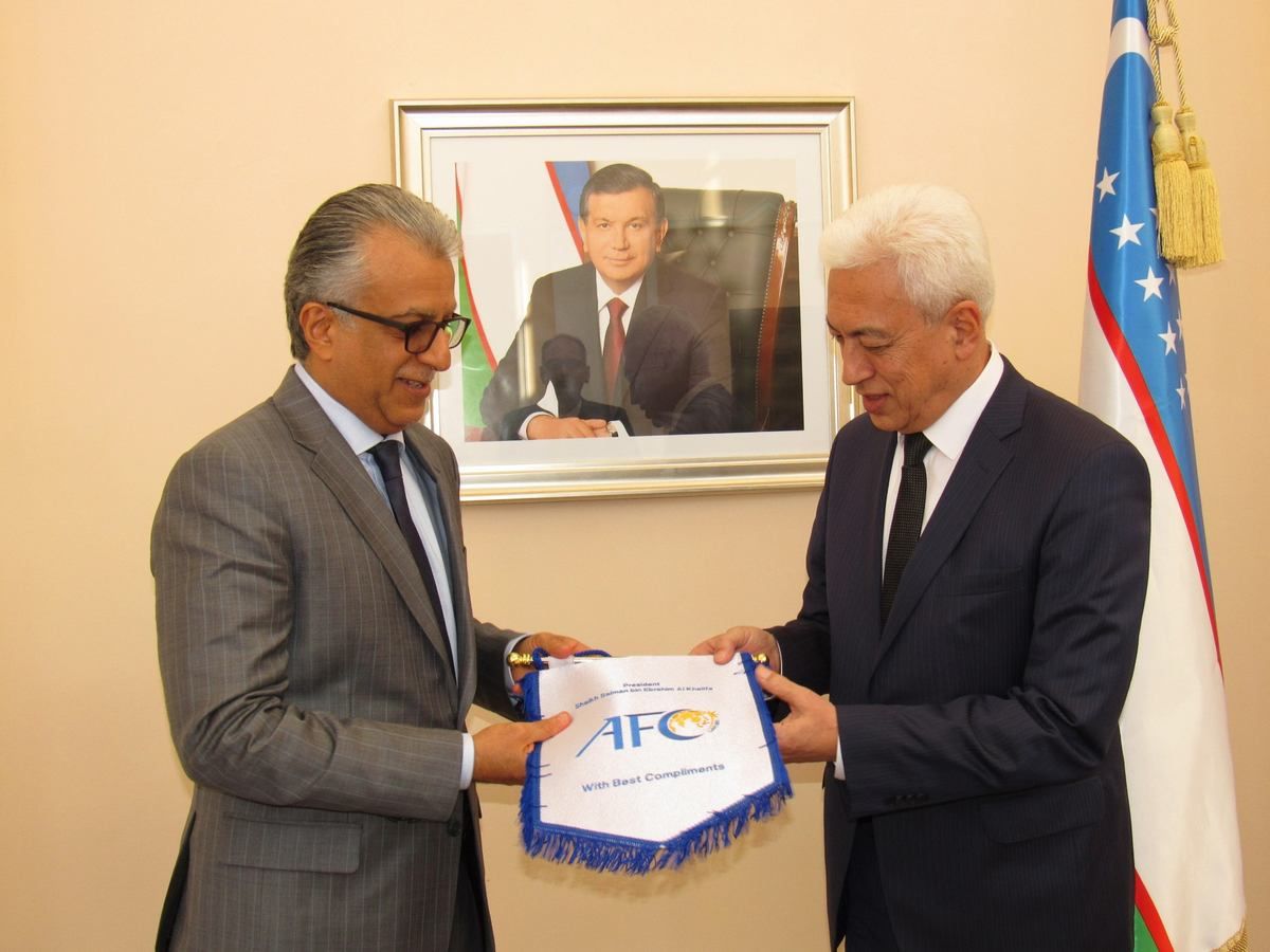 سلمان بن إبراهيم ووزير الرياضة الأوزبكي