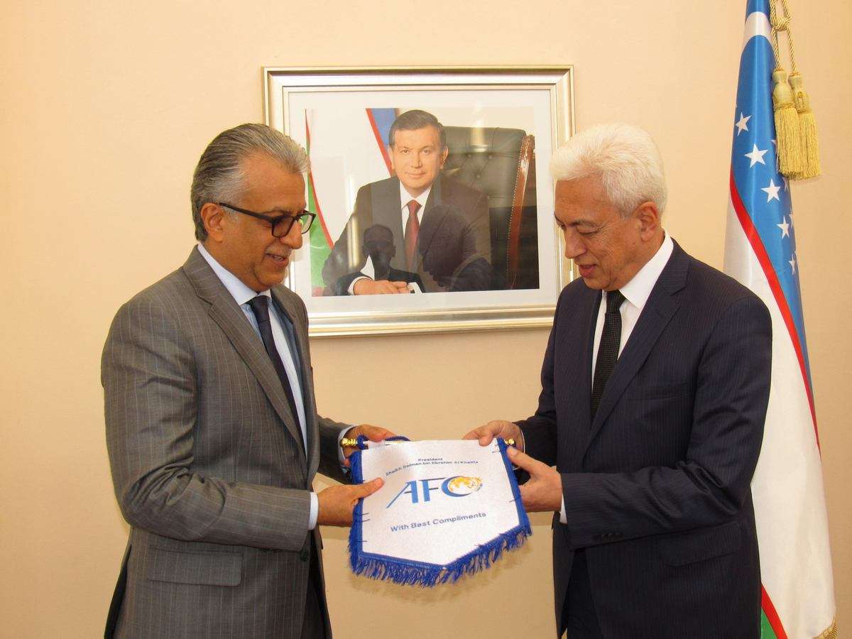 سلمان بن إبراهيم ووزير الرياضة الأوزبكي