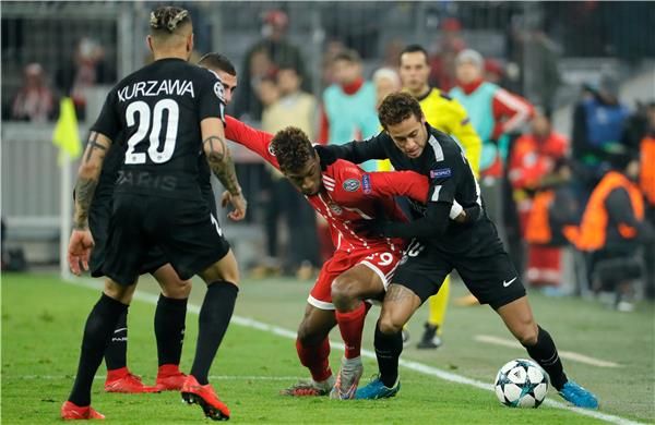 نيمار مع لاعب بايرن ميونخ