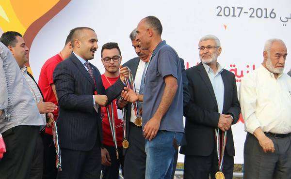 جانب من التتويج بالكأس في الموسم الماضي