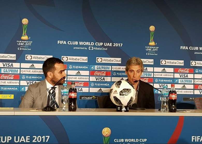 مدرب أوكلاند خلال المؤتمر الصحفي