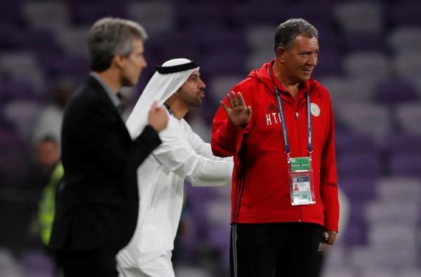 مدرب الجزيرة خلال المباراة