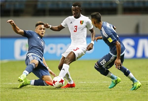 مارتينيز صاحب الرقم 9