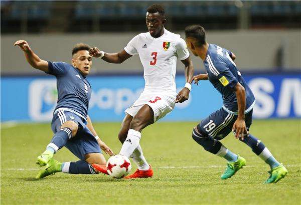 مارتينيز صاحب الرقم 9