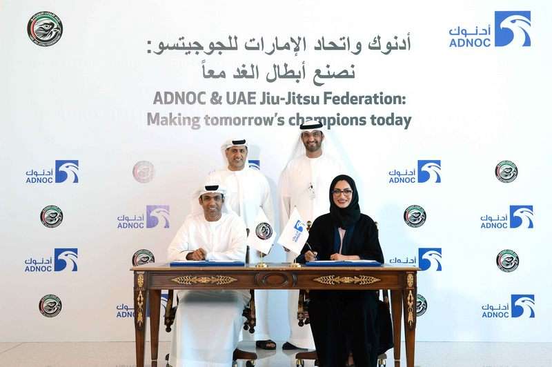 جانب من توقيع الاتفاقية