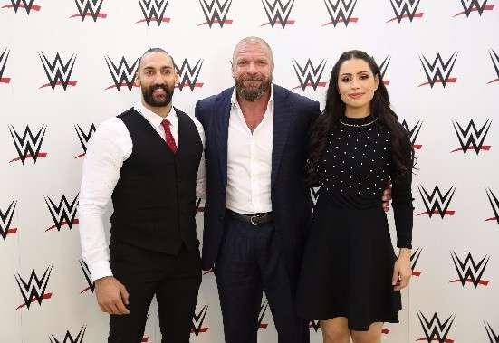 بعد توقيع العقود