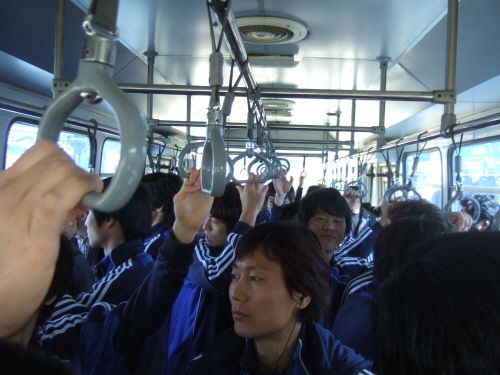 لاعبي سامسونغ في حافلة مطار تشنغتشو الصيني