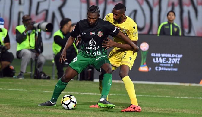 جانب من لقاء سابق بين الوصل وشباب الأهلي دبي