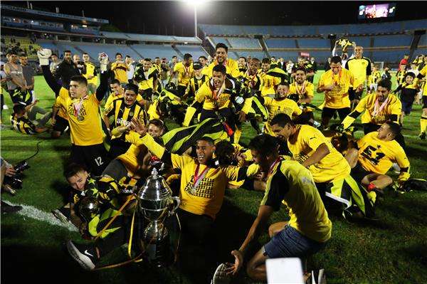 فرحة اللاعبين باللقب