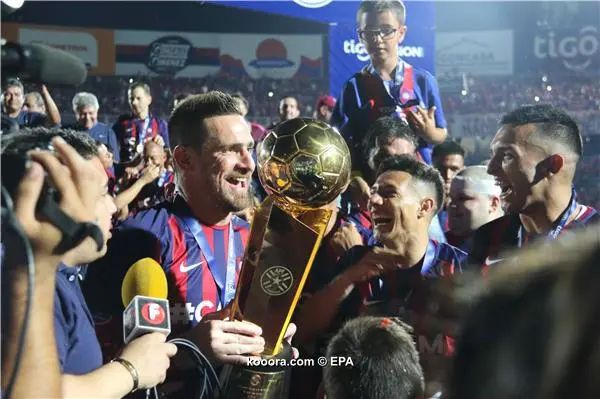 ?i=epa%2fsoccer%2f2017-12%2f2017-12-11%2f2017-12-11-06382252_epa