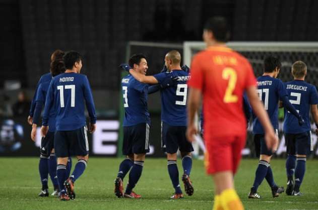 احتفال ياباني بعد التفوق على الصين