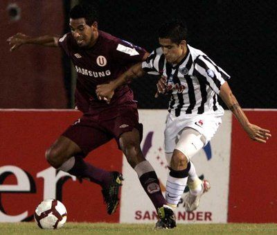 من مباراة ليبرتاد وأونيفرسيتاريو 