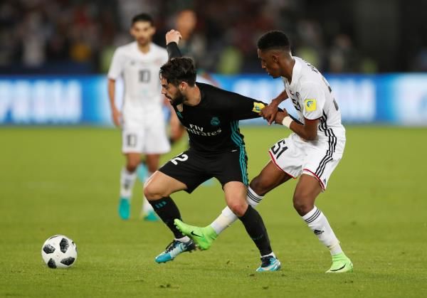 خليفة مبارك خلال مواجهة ريال مدريد