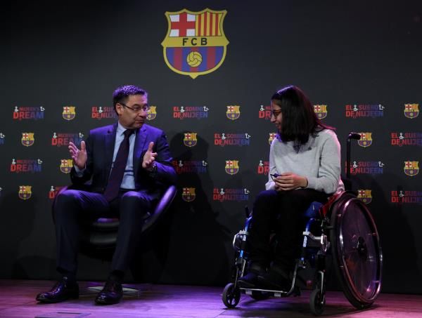 نوجين مع رئيس برشلونة