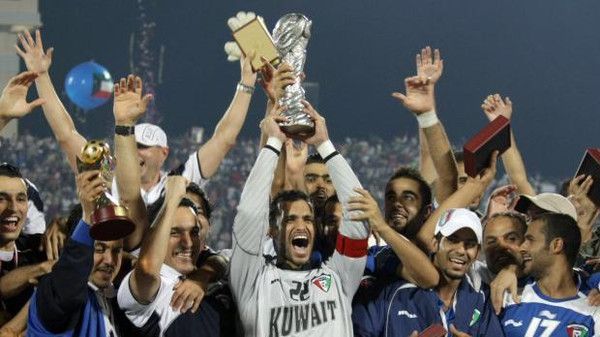 إحتفال لاعبو الكويت بلقب البطولة