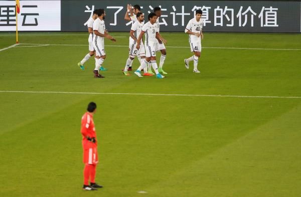 لاعبو الجزيرة الاماراتي 