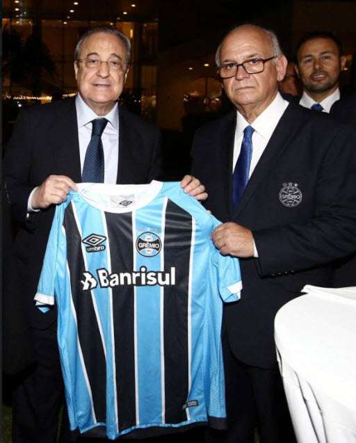 رئيس جريميو مع بيريز