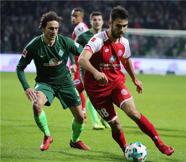 جانب من لقاء ماينز وبريمن