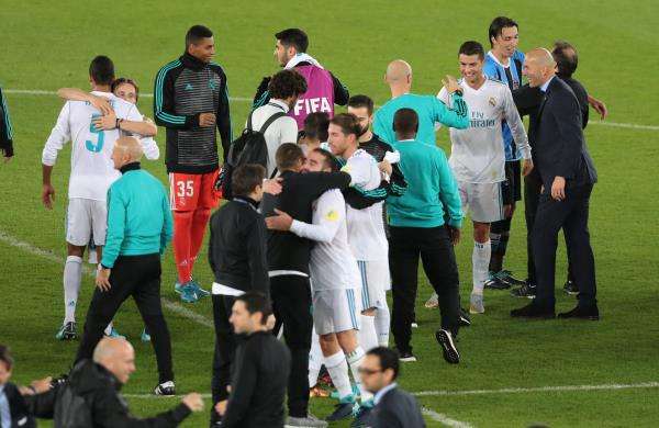 زيدان مع رونالدو بعد المباراة