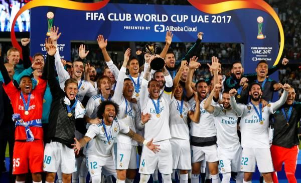 لحظة تتويج ريال مدريد بلقب المونديال