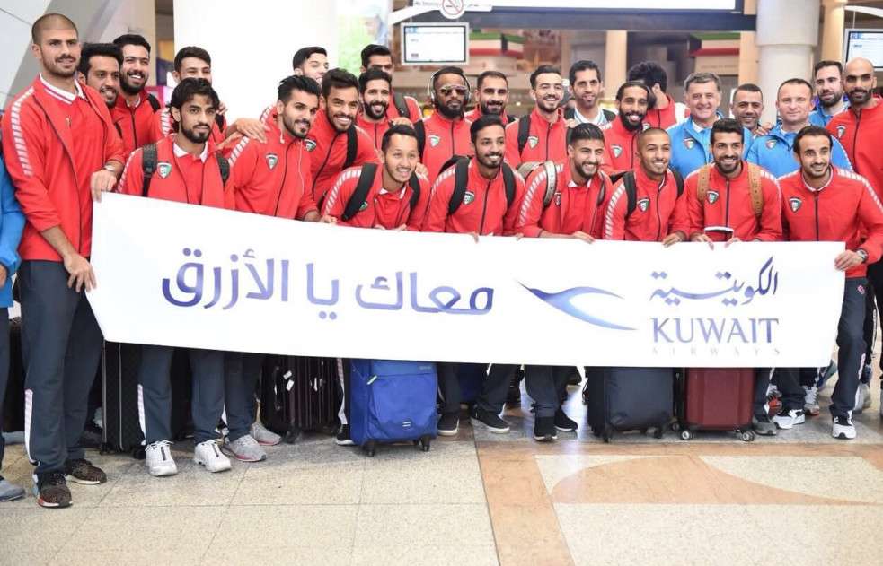 بعثة الأزرق في مطار الكويت 